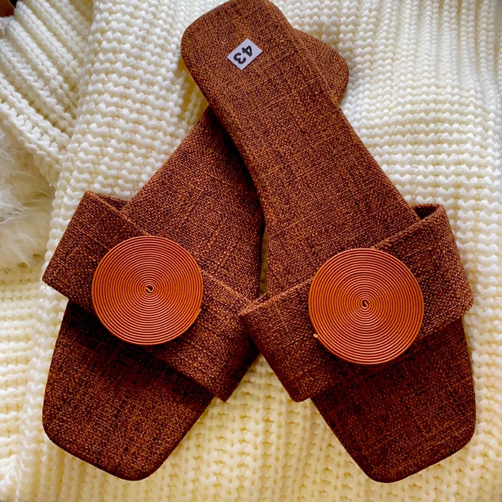 Brand new never worn size 10 brown sandal.